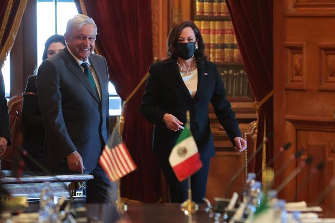 El presidente de México, Andrés Manuel López Obrador, y la vicepresidenta de Estados Unidos, Kamala Harris.