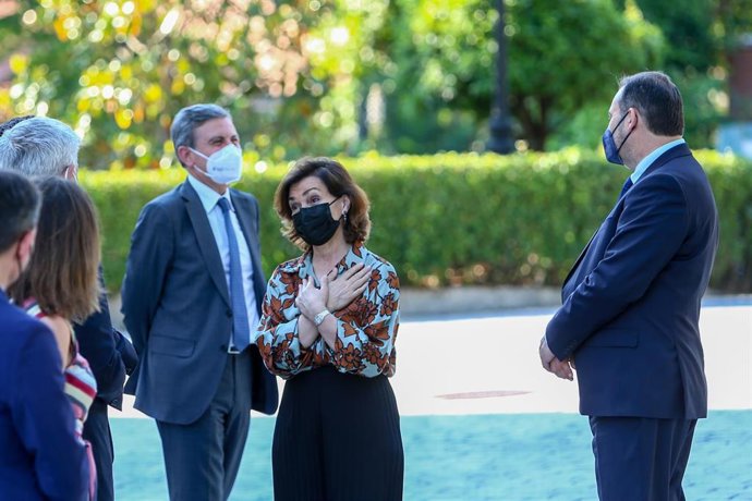 La vicepresidenta primera y ministra de la Presidencia, Relaciones con las Cortes y Memoria Democrática, Carmen Calvo,  y el ministro de Transportes, Movilidad y Agenda Urbana, Jose Luis Ábalos, en la entrega de los Premios Matilde Ucelay. 