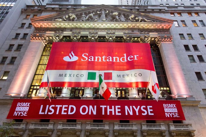Archivo - Debut de Santander México en Wall Street