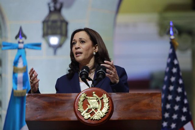 Kamala Harris durante una rueda de prensa en Guatemala