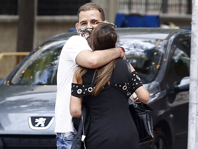 David Flores, con una amiga de Olga Moreno