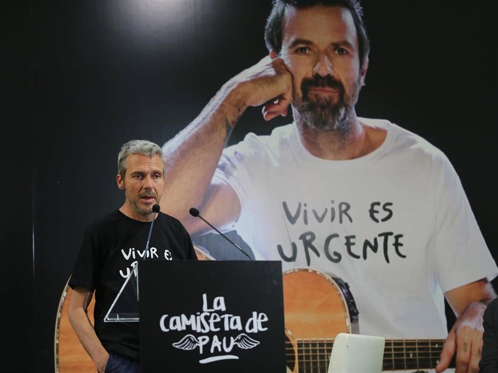 Marc Donés, hermano de Pau Donés, en la presentación de 'La camiseta de Pau'