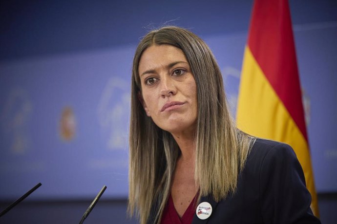 La portavoz de Junts per Catalunya, Miriam Nogueras, interviene en una rueda de prensa anterior a una Junta de Portavoces, a 8 de junio de 2021, en la Sala Constitucional del Congreso de los Diputados, Madrid, (España).