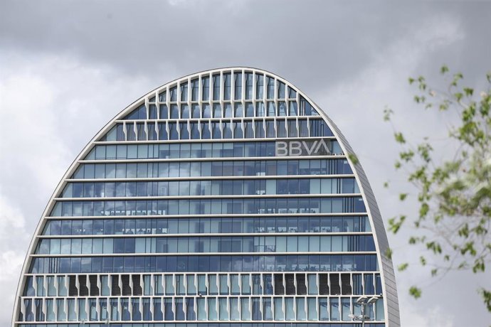 Archivo - Edificio de la sede de BBVA en Madrid, conocido como La Vela, a 22 de abril de 2021, en Madrid (España). 