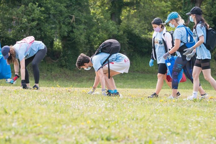 Decathlon lleva a cabo más de 100 acciones en sus VIII Jornadas de Voluntariado Ambiental.