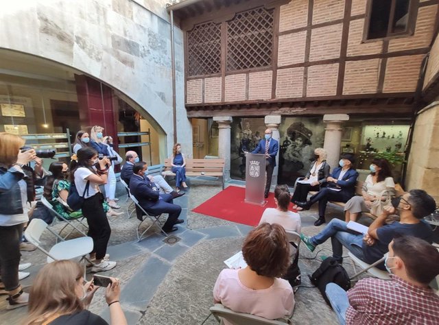 Ortega presenta Comunidad Seminci en Salamanca.