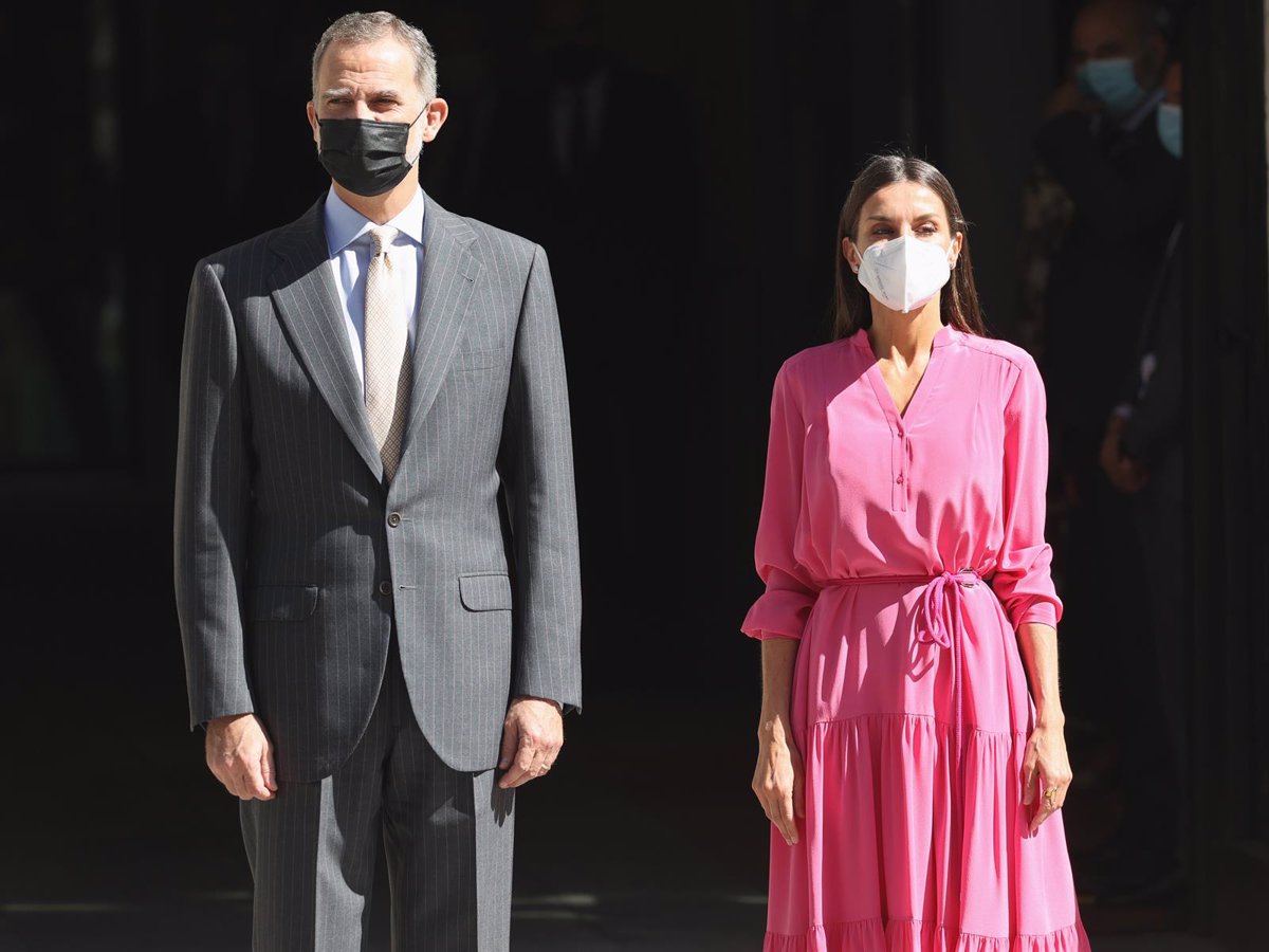 La Reina Letizia Se Rinde Al Rosa, Su Nuevo Color Fetiche, Con Un ...