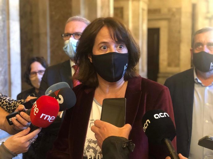 Archivo - La presidenta de la ANC, Elisenda Paluzie, en declaraciones a los periodistas en el Parlament el 5 de mayo de 2021.