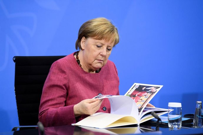 02 June 2021, Berlin: German Chancellor Angela Merkel attends a press conference at the Federal Chancellery after a videoconference meeting of the Minister Presidents of the East German states. Photo: Annegret Hilse/Reuters/Pool/dpa
