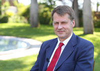 El embajador británico: "en principio" se estudiará a Canarias y Baleares por separado en la revisión del semáforo Covid