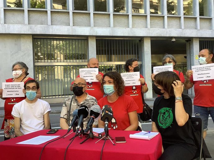 Entidades sociales y vecinales piden medidas contra los cortes de luz en Catalunya