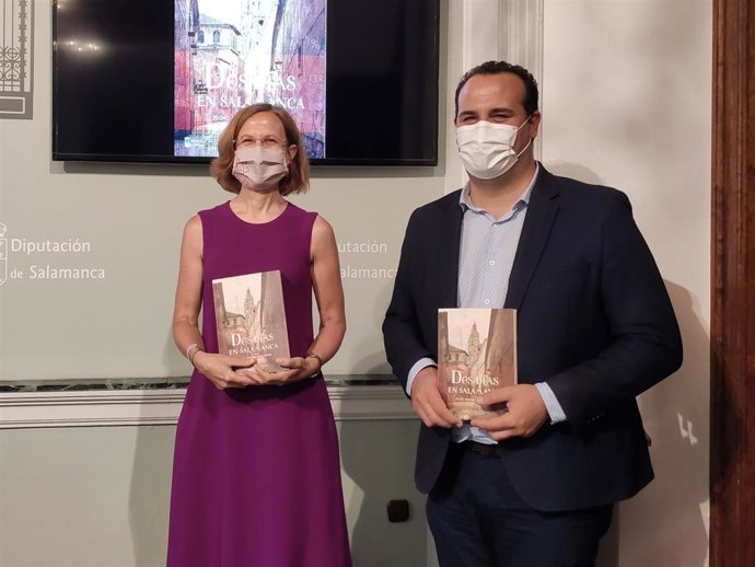 El diputado de Cultura, David Mingo, y la experta literaria Ascensión Rivas en la presentación de 'Dos días en Salamanca'.