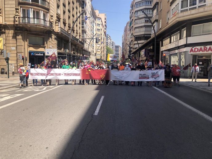 Cerca de 5.000 personas se manifiestan en Murcia y reclaman un Plan de Choque que permita reconstruir la Región