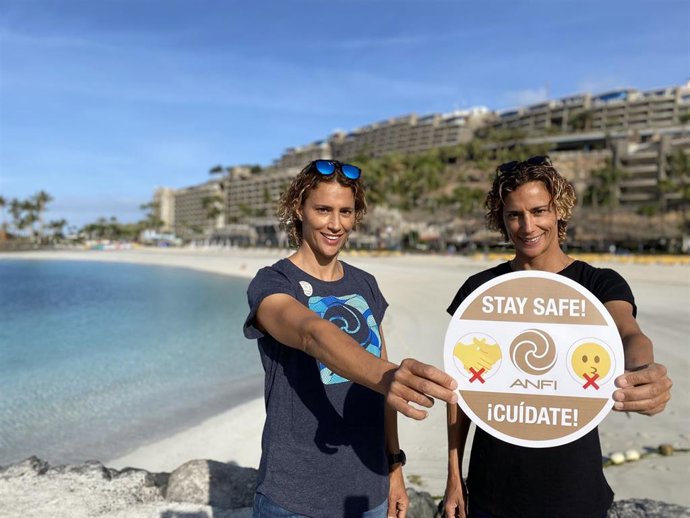 Las hermanas Ruano presentando la campaña del Grupo Anfi 'Pégate a la vida'