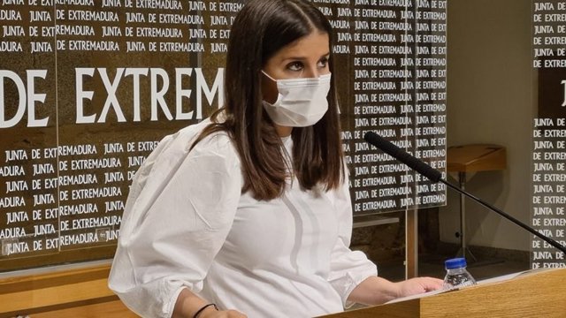 La consejera de Igualdad y portavoz de la Junta de Extremadura, Isabel Gil Rosiña, en rueda de prensa tras el Consejo de Gobierno autonómico
