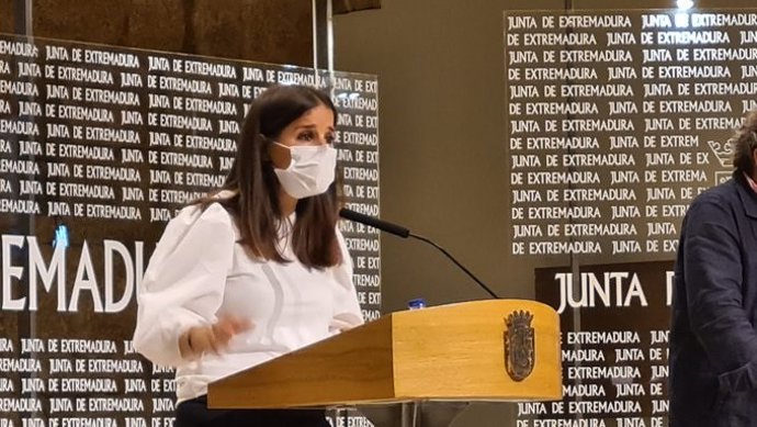 La consejera de Igualdad, Isabel Gil Rosiña, en la rueda de prensa posterior al Consejo de Gobierno.