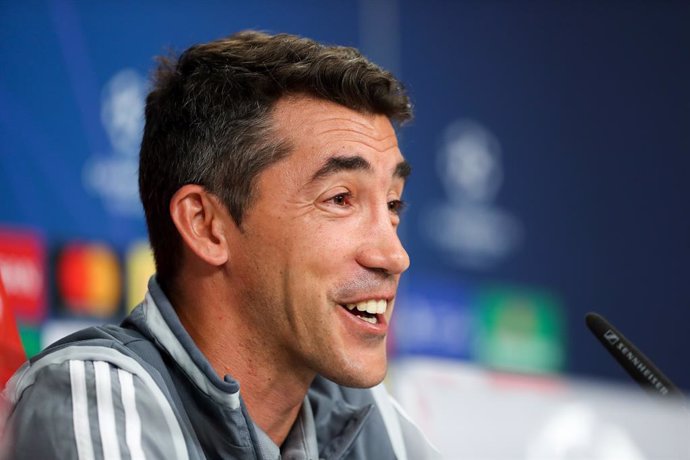 Archivo - 16 September 2019, Portugal, Lisbon: Benfica coach Bruno Lage attends a press conference ahead of the Tuesday's UEFA Champions League Group G soccer match between SL Benfica and RB Leipzig, at the Estadio da Luz. Photo: Jan Woitas/dpa-Zentralb