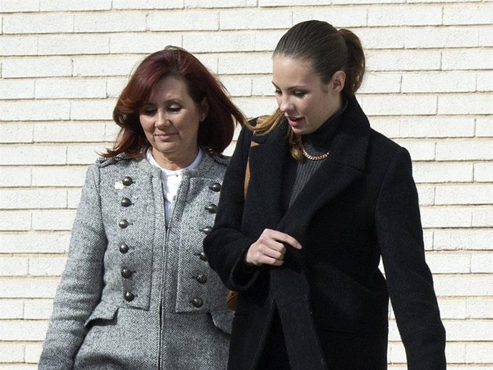 Archivo - Jessica Bueno, en una imagen de archivo con su madre, Loli