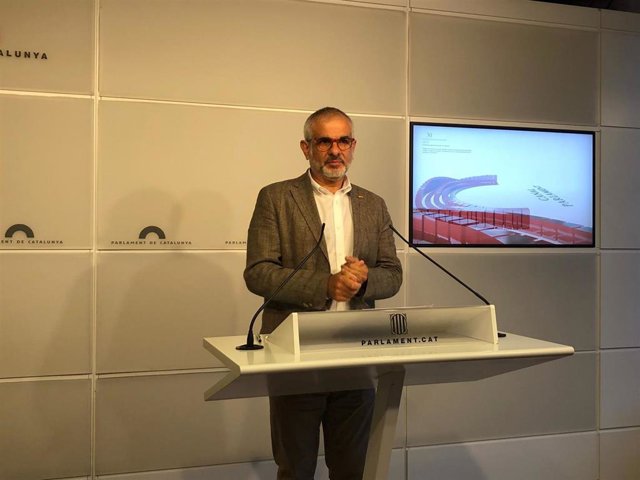 El líder de Cs en Catalunya, Carlos Carrizosa, en rueda de prensa en el Parlament el 9 de junio de 2021