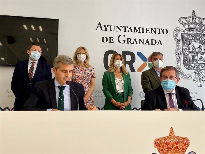 El grupo municipal del PP en el Ayuntamiento de Granada en rueda de prensa.