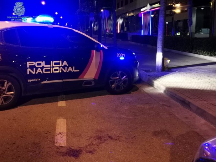 Detienen a dos hombres implicados en una pelea con una botella rota como arma.