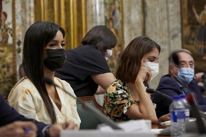 La vicealcaldesa de Madrid, Begoña Villacís (i), y la portavoz municipal de Más Madrid, Rita Maestre (d), durante una reunión de la Junta y el Consejo Local de Seguridad de la ciudad de Madrid