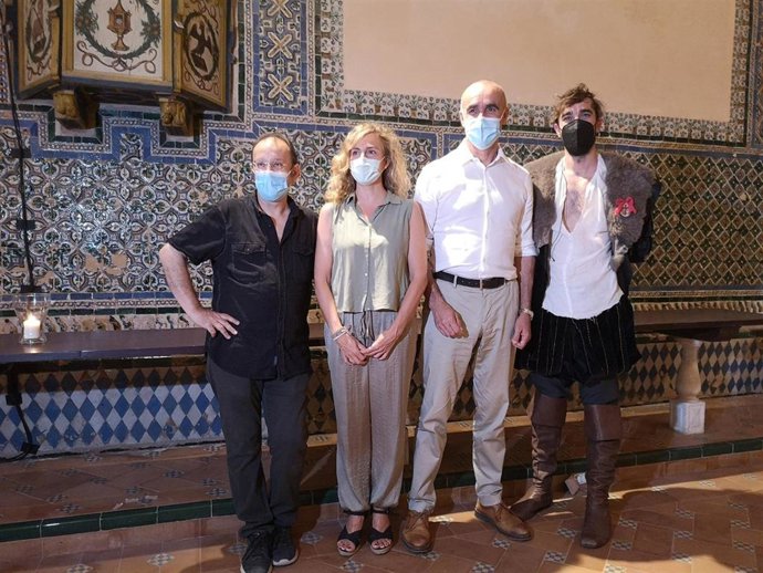 Muñoz, con miembros de Producciones Imperdibles