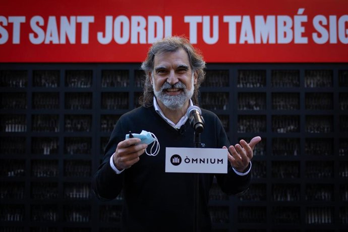 Archivo - El presidente de mnium, Jordi Cuixart interviene durante la acción que la asociación organiza a favor de la amnistía, a 23 de abril de 2021, en Barcelona, Catalunya (España).
