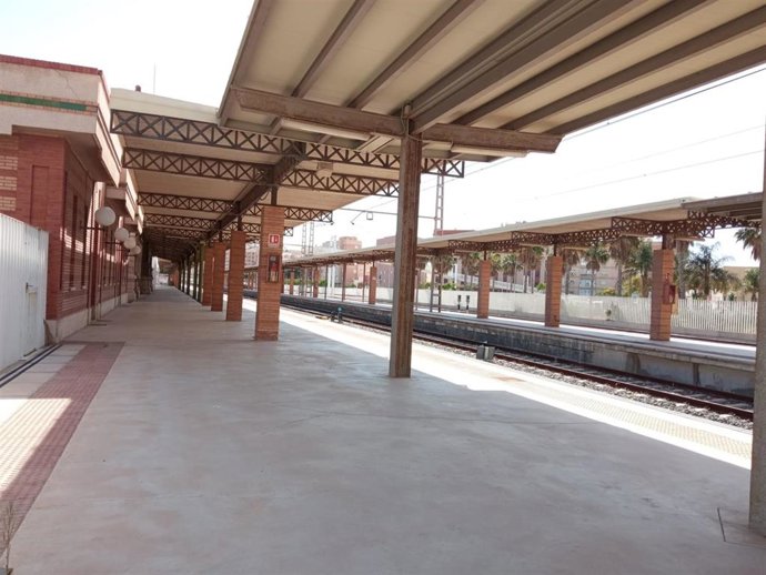 Andén de la antigua estación de ferrocarril de Almería