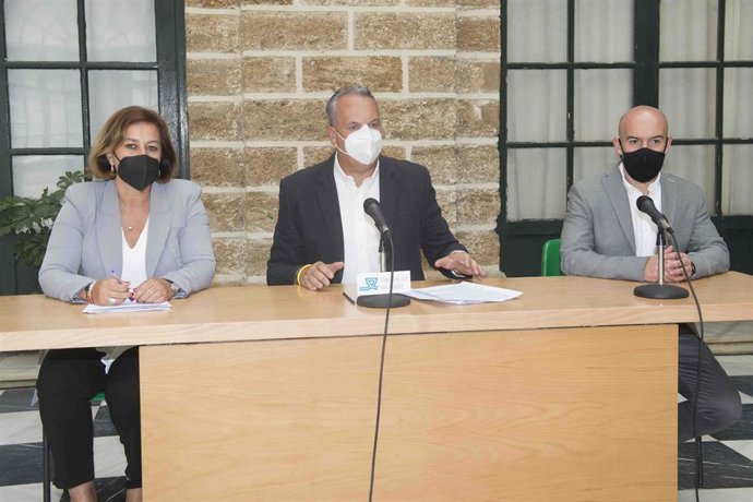 Ruiz Boix presentando NotiC@diz