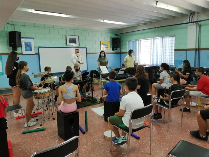 Eslava, durante su visita a un colegio