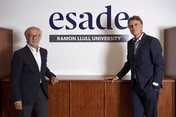 El ex presidente del patronato de Fundación Esade, Xavier Torra, y el que asumirá su relevo el próximo 12 de julio, Jaume Guardiola