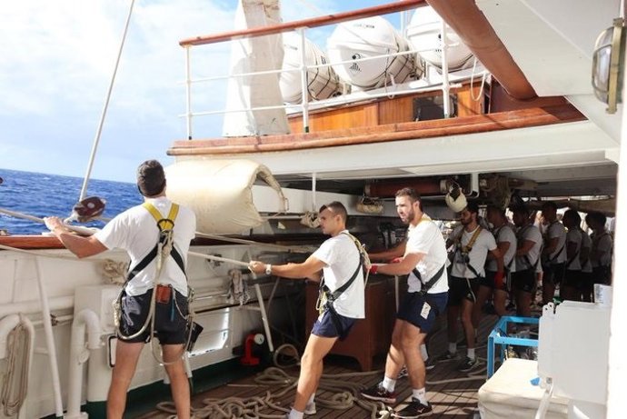 Guardiamarinas del buque-escuela de la Armada Juan Sebastián Elcano