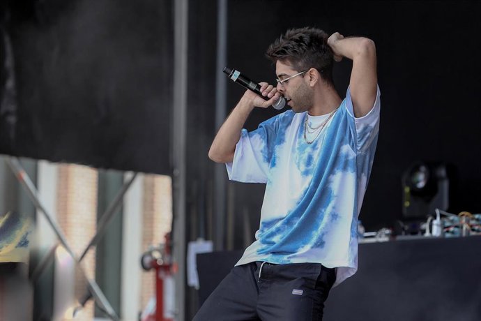 El cantante Don Patricio, durante un concierto en Matadero Madrid por la festividad de San Isidro, a 16 de mayo de 2021, en Madrid (España)  