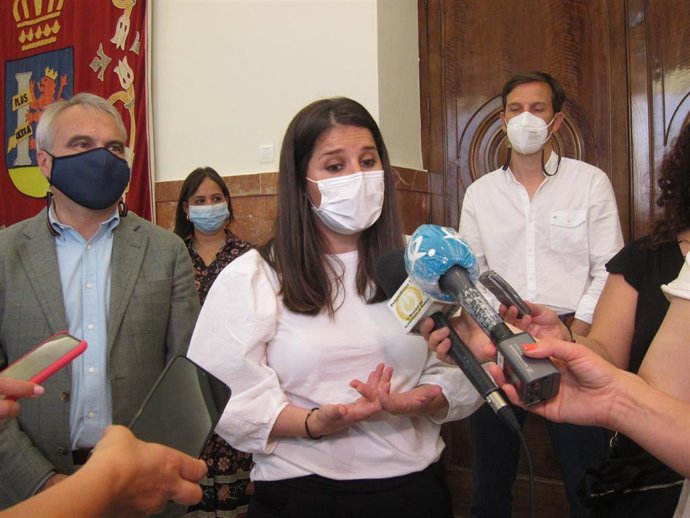 Gil Rosiña, en declaraciones a los medios de comunicación en Badajoz.