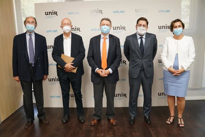 Participantes y organizadores del Seminario Pensar el Siglo XXI: Emilio Lamo de Espinosa, Miguel Otero, Jordi Sevilla, Manuel Muñiz y Natalia Moreno