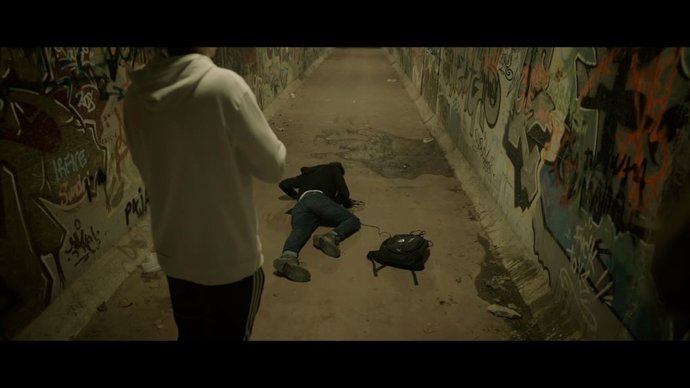 Fotograma Videoclip Yourself de Around Folks