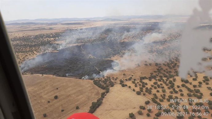 Incendio forestal en una sierra de Fuente Obejuna.