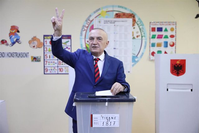 Archivo - Ilir Meta, presidente de Albania, vota en las elecciones parlamentarias