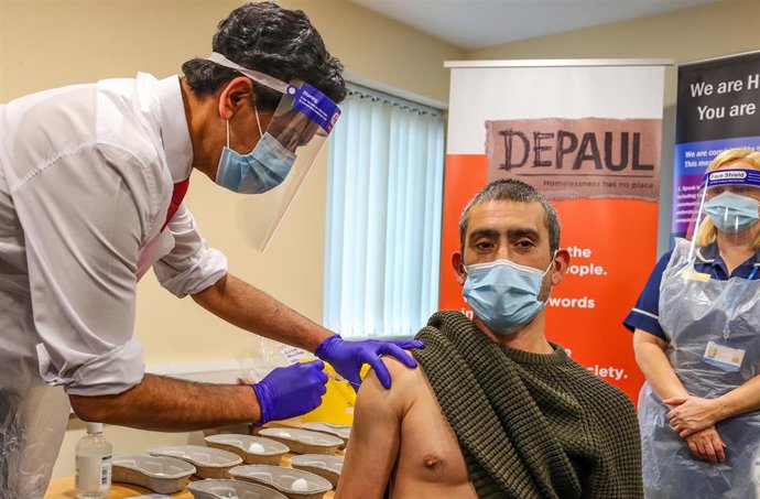 Archivo - Vacunación contra la COVID-19 en Oldham, Reino Unido. 