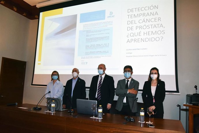 Archivo - Acto organizado en Murcia por la Asociación Nacionl de Cáncer de Próstata (ANCAP) con motivo del día mundial contra esta enfermedad que tendrá lugar el próximo 11 de junio