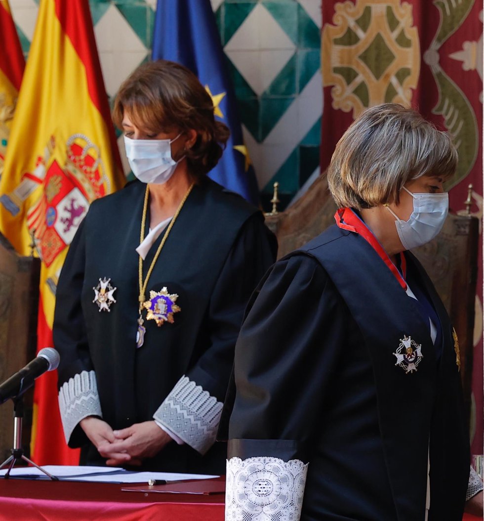 La Fiscal General del Estado, Dolores Delgado (i)