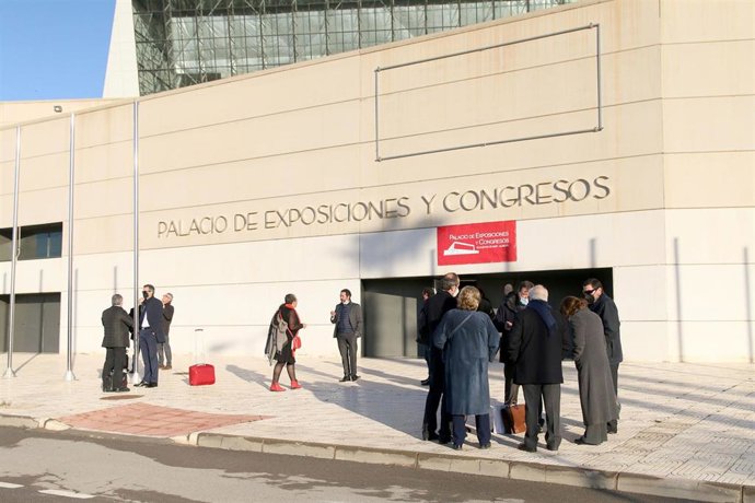 Archivo - Acusados y abogados a la llegada a el macrojuicio del caso 'Poniente' en una imagen de archivo