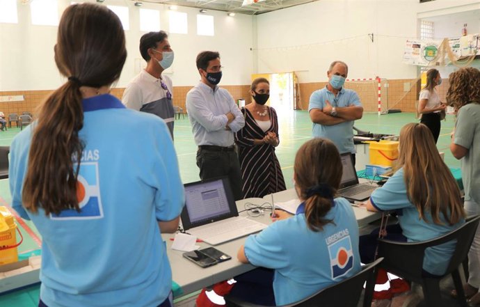 Visita al centro de vacunación masiva de Balerma (Almería)