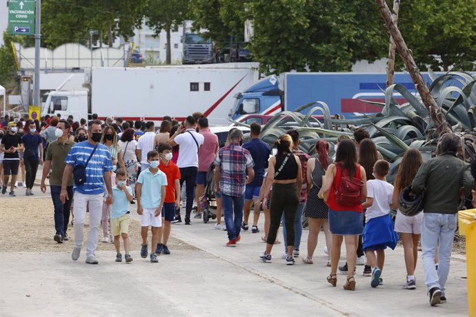El recinto ferial de Granada se llena de gente con los columpios y atracciones instaladas en la zona pese a la pandemia del coronavirus durante las fiestas del Corpus Christi a 05 de junio del 2021 en Granada, Andalucía.