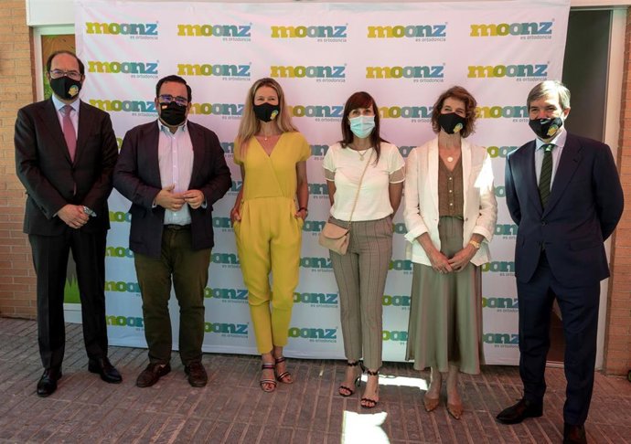 Inauguración de la nueva clínica Moonz en Boadilla del Monte con Anne Igartiburu como madrina y la presencia del alcalde de la localidad, Javier Úbeda, y la concejal delegada de Sanidad, María de Alvear Colino