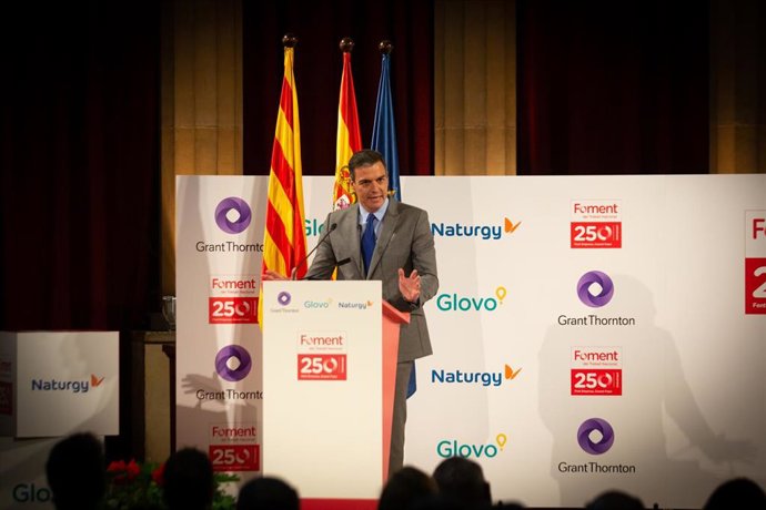 El presidente del Gobierno, Pedro Sánchez, interviene en la entrega de la medalla del 250 aniversario de Foment del Treball al editor de La Vanguardia, Javier Godó, el 7 de junio de 2021, en Barcelona, Catalunya (España). Se trata de una medalla conme