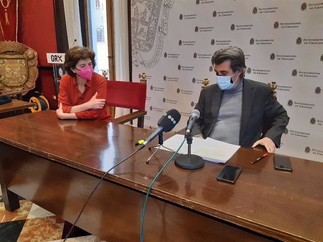 Archivo - Elisa Cabrerizo y Antonio Cambril, del Grupo de Podemos-IU e Independientes, en imagen de archivo