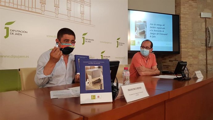 Acto de entrega por el IEG del archivo digitalizado de Amigos del Ferrocarril