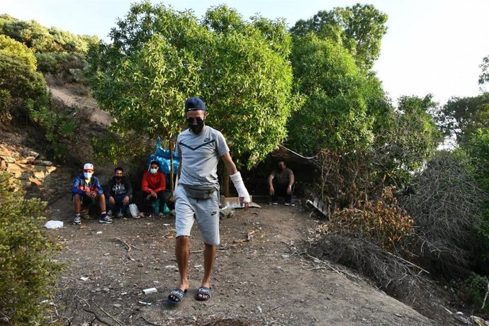 Un grupo de inmigrantes marroquíes se esconde en las inmediaciones del monte Hacho de Ceuta